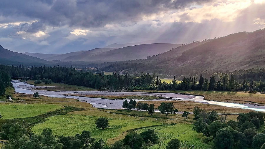Upper Deeside - Linn of Dee und Linn of Quoich 1 Oberlauf des River Dee bei Mar Lodge Estate