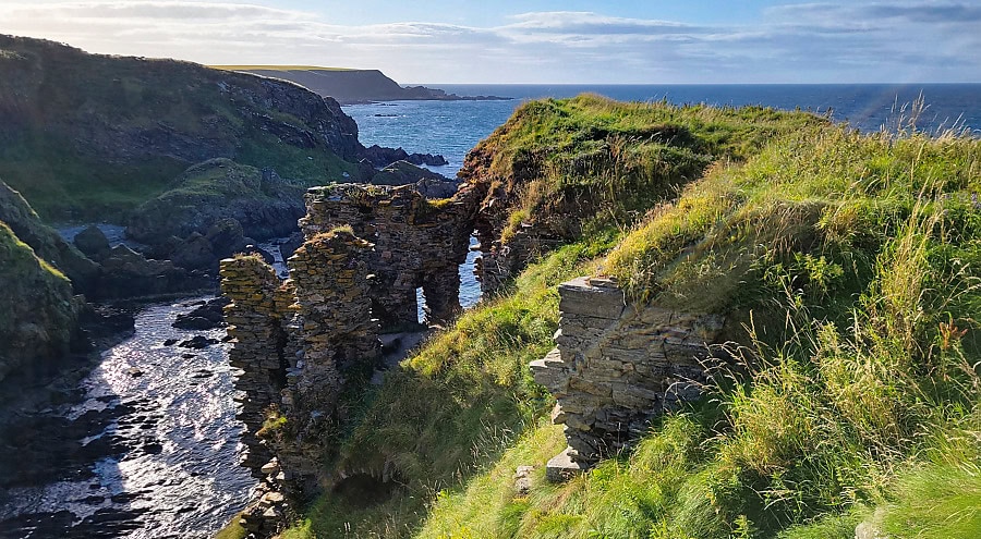 Moray Coast - Findlater Castle - Blick entlang der Küste in Richtung Cullen