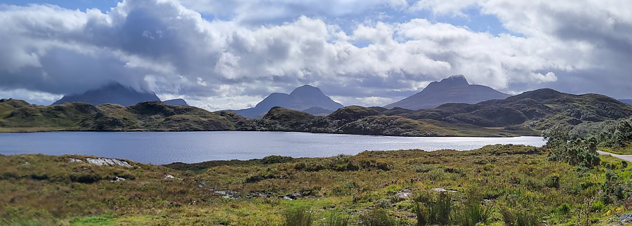 Ausblick an der Wee Mad Road - Im Hintergrund Cul Mòr, Cul Beag und Stac Pollaidh