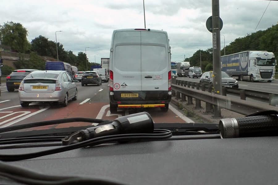 Mit dem Shuttle von Calais nach Dover 2 Viel Verkehr auf der Autobahn bei Lonon