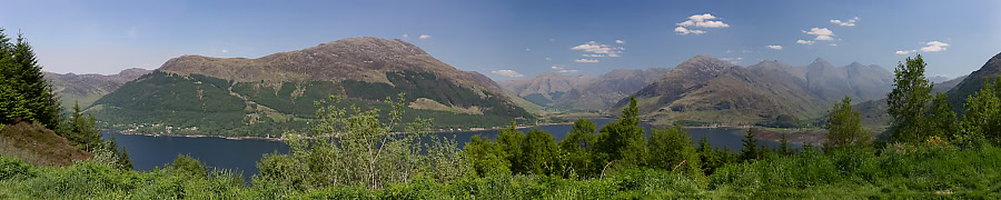 Ausblick vom Parkplatz Ratagan auf die 5 Siters of Kintail und Loch Duich