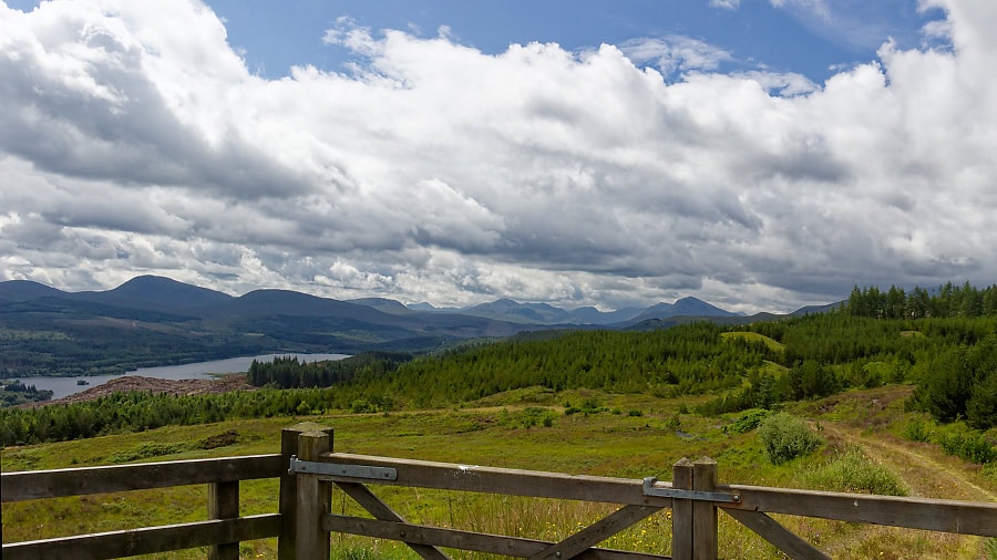 Blick auf Loch Cluanie und die Berge von Knoydart