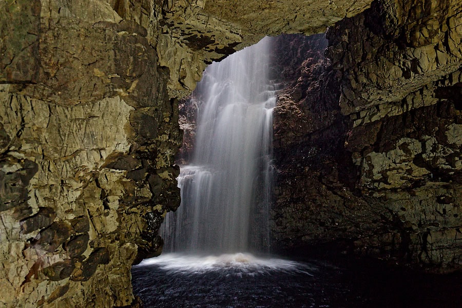 Die 10 schönsten Wasserfälle in den Highlands 6 Wasserfall in der Smoo Cave, Durness