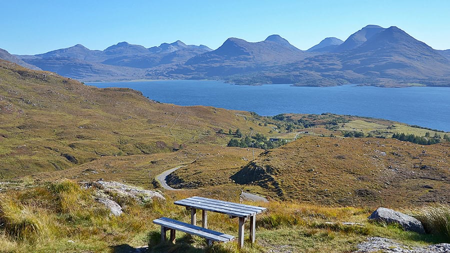 NC500 - Ausblick auf die Berge von Torridon vom Bealach na Gaoithe